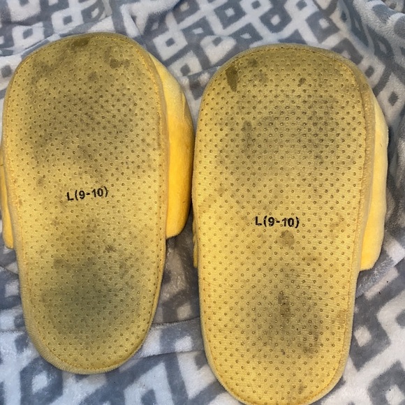 SOFT HEART EMOJI SLIPPERS😍 - Picture 3 of 3